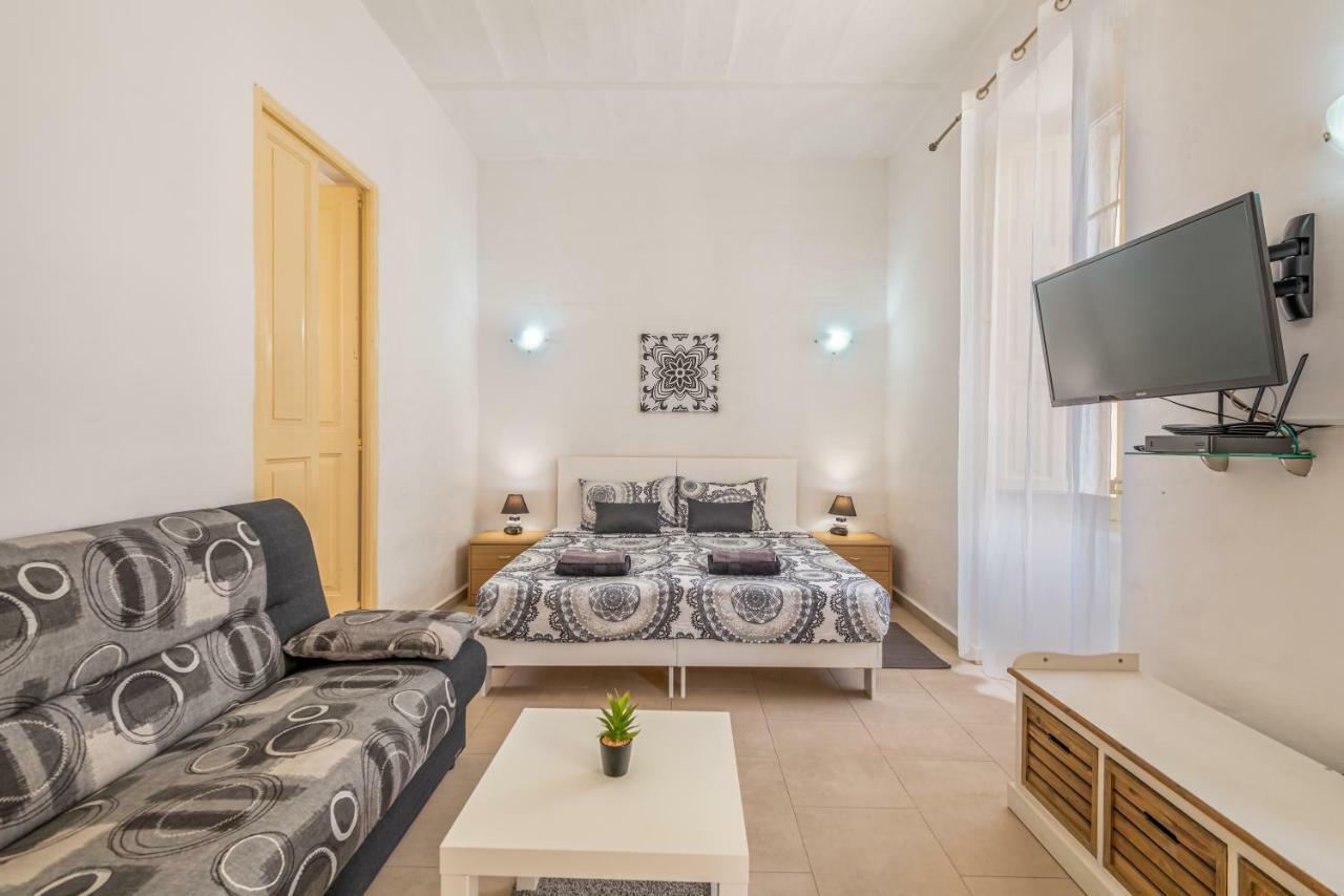 Traditional Maltese Townhouse Sliema Exterior photo