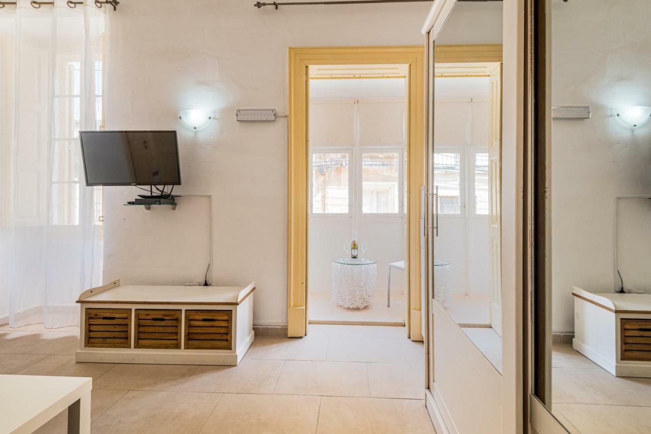 Traditional Maltese Townhouse Sliema Exterior photo